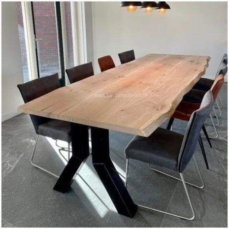 Boomstamtafel eikenhout met stalen onderstel Y-vorm