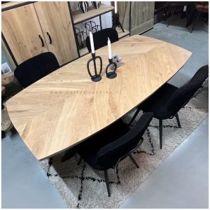 Eikenhouten eettafel deens ovaal met hongaarse punt motief