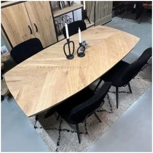 Eikenhouten eettafel deens ovaal met hongaarse punt motief