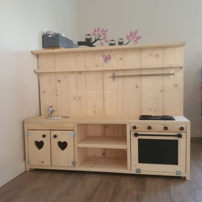 een kinderkeuken van nieuw steigerhout een kinderkeuken van nieuw steigerhout