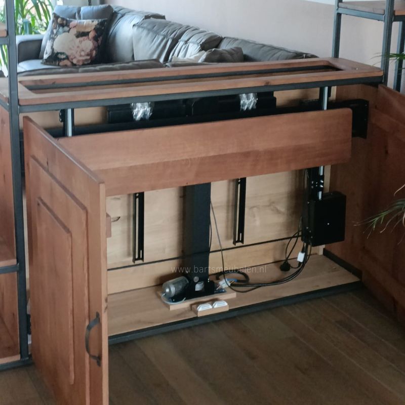 Industriele kast voor een tv lift op maat details