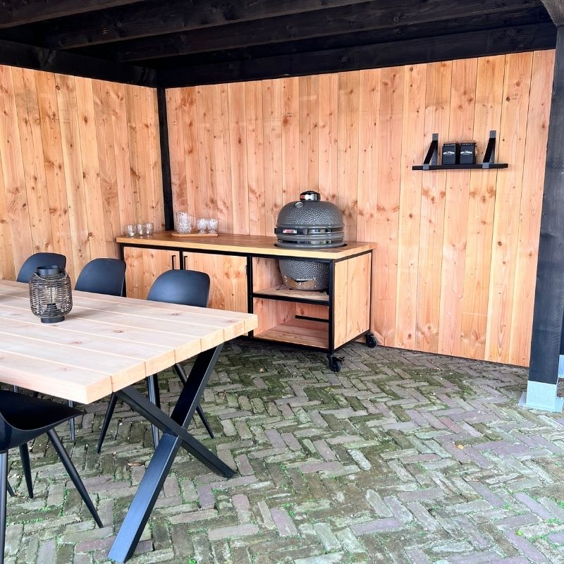 Stalen bbq tafel in overkapping met Grill Guru Large Kamado