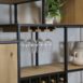 Wandkast industrieel Zaandam van eikenhout en staal - detail glazenhouder