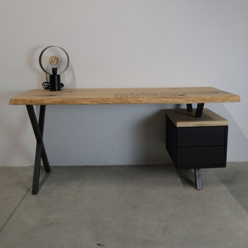 eikenhouten bureau met ingebouwde kastje zwevend op maat