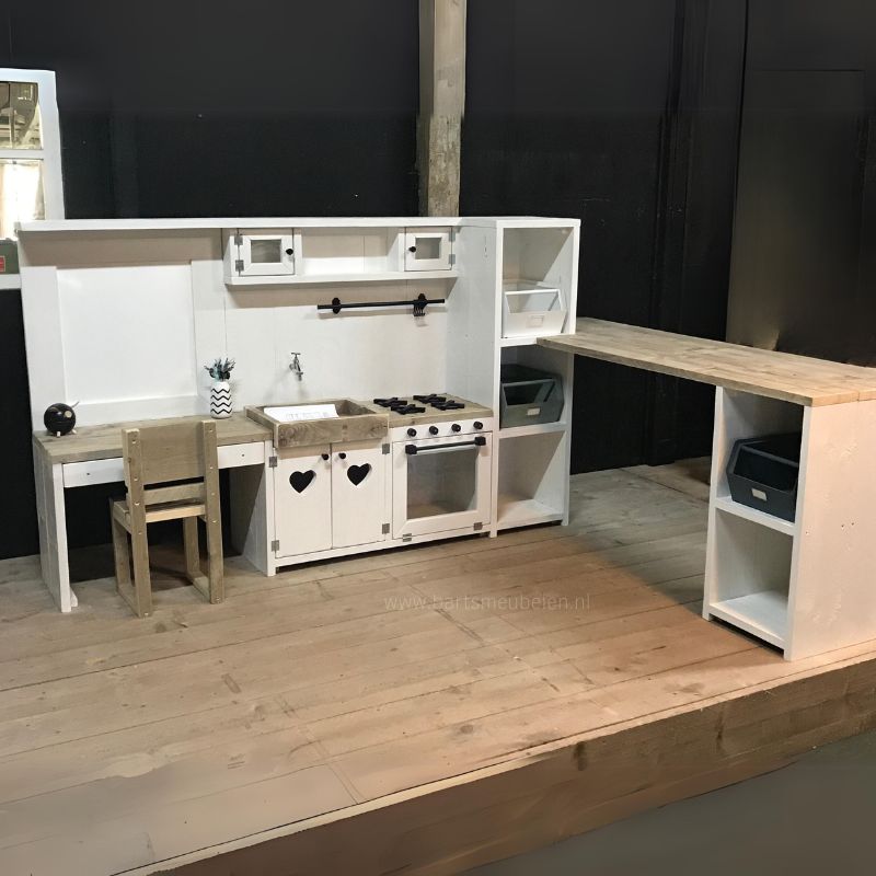 maatwerk speelmeubel met bureau voor in de woonkamer