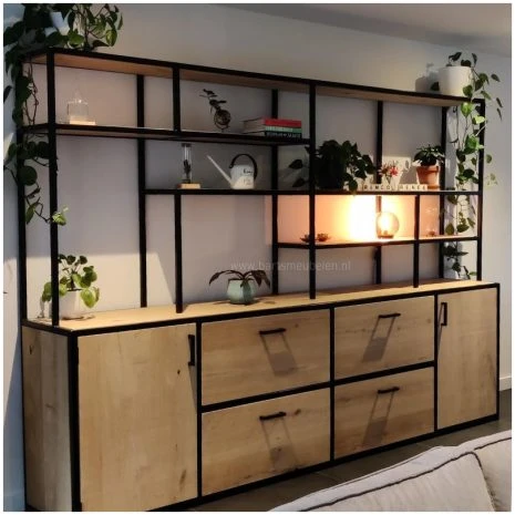 Wandkast industrieel zeeland van eikenhout en staal Wandkast industrieel zeeland van eikenhout en staal