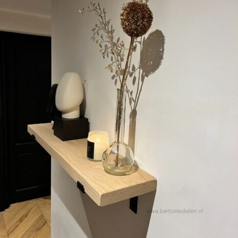 eikenhouten wandplank 4cm dik + dragende plankdrager zwart metaal