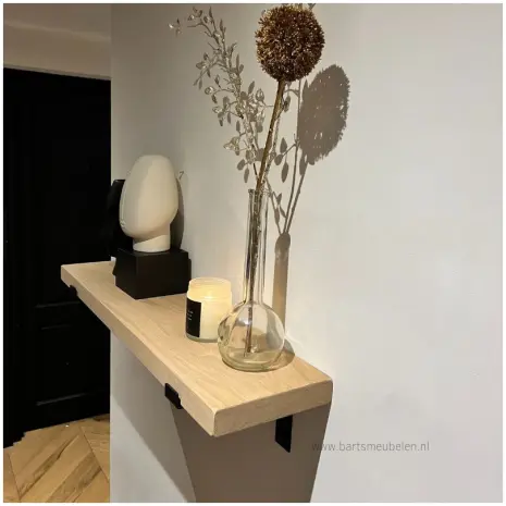 eikenhouten wandplank 4cm dik + dragende plankdrager zwart metaal