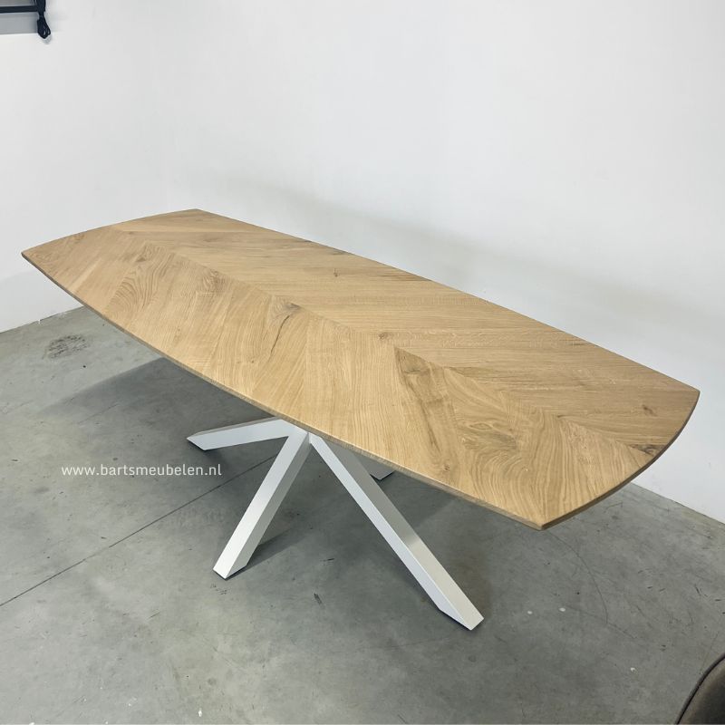 deens ovaal visgraat tafel met wit matrix onderstel deens ovaal visgraat tafel met wit matrix onderstel