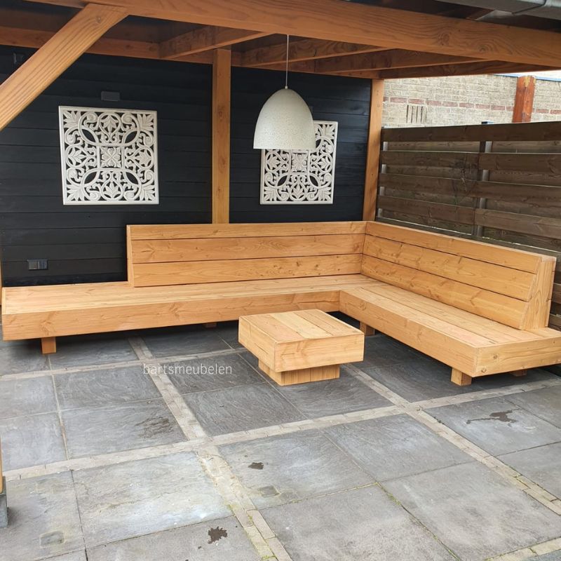 douglas houten hoekbank voor in de tuin onder overkapping