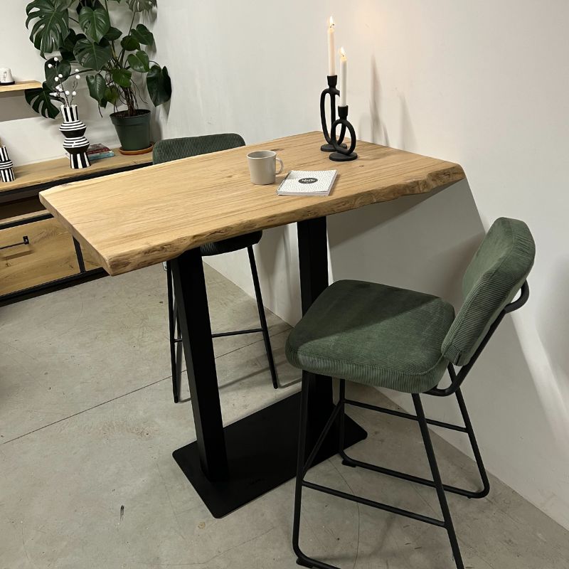 eikenhouten boomstam bartafel met zwart metalen onderstel