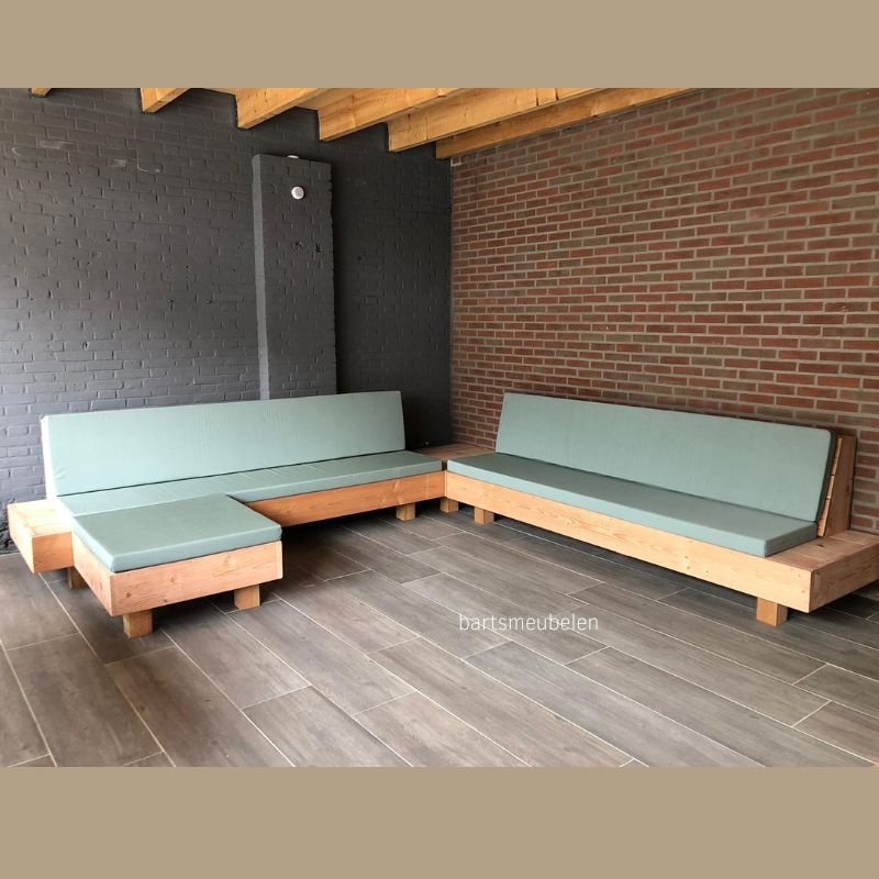 hoekbank tuin douglas met tafel in het midden.jpg