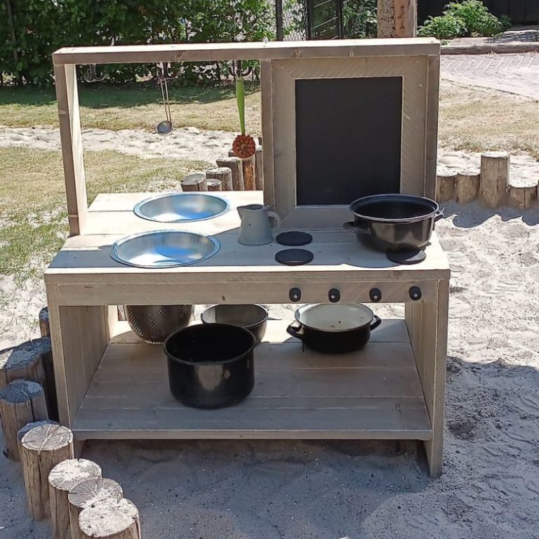 modderkeuken | spelen met modder