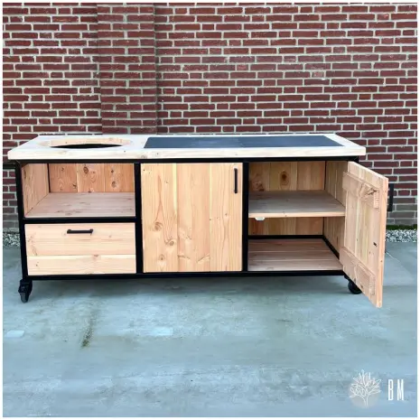 vooraanzicht met detail kast - buitenkeuken douglas en staal goes