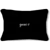 Zwart buitenkussen met tekst ‘Geniet – 60x40 cm zoedt Zwart buitenkussen met tekst ‘Geniet’ – 60x40 cm zoedt