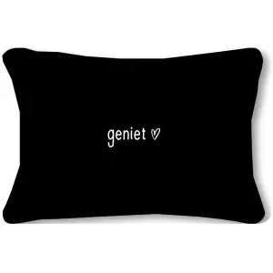 Zwart buitenkussen met tekst ‘Geniet’ – 60x40 cm zoedt
