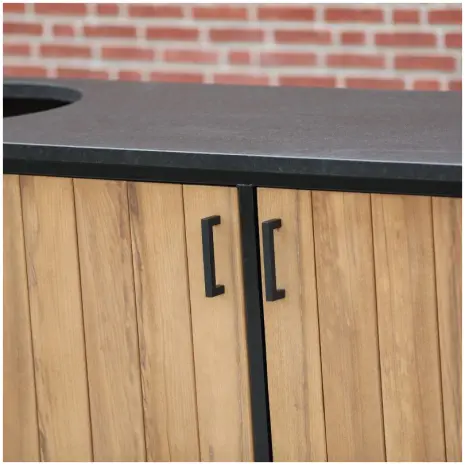 handgrepen buitenkeuken zwart graniet en Fraké hout