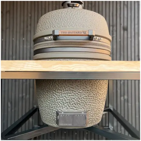 the Bastard in Kamado trolley eikenhout