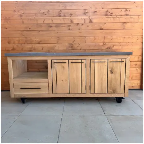 vooraanzicht eikenhout buitenkeuken keramisch blad betongrijs