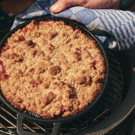 The bastard Dutch Oven & Griddle buiten koken