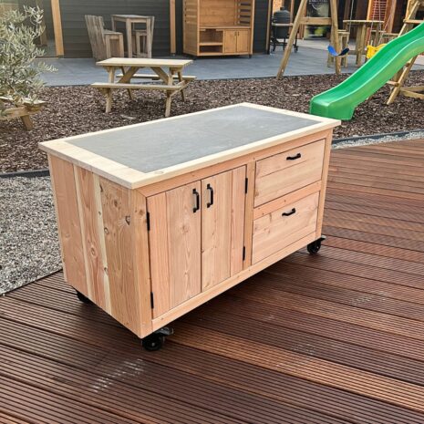 Douglas tuinkast met keramische tegel