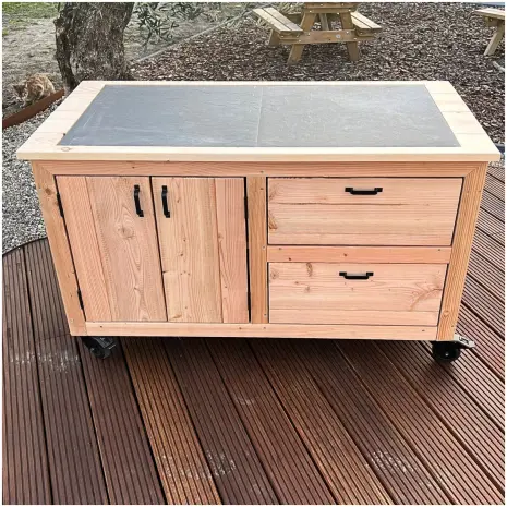 werktafel met tegel en opbergruimte