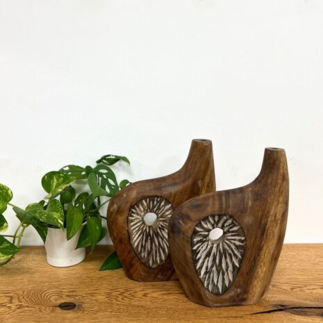 Suarhouten vaas voor droogbloemen