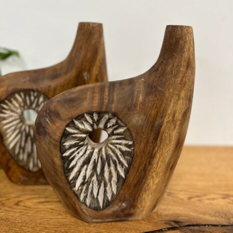Suarhouten vaas voor droogbloemen