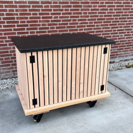 kamado tafel met granieten blad en Douglaslatjes