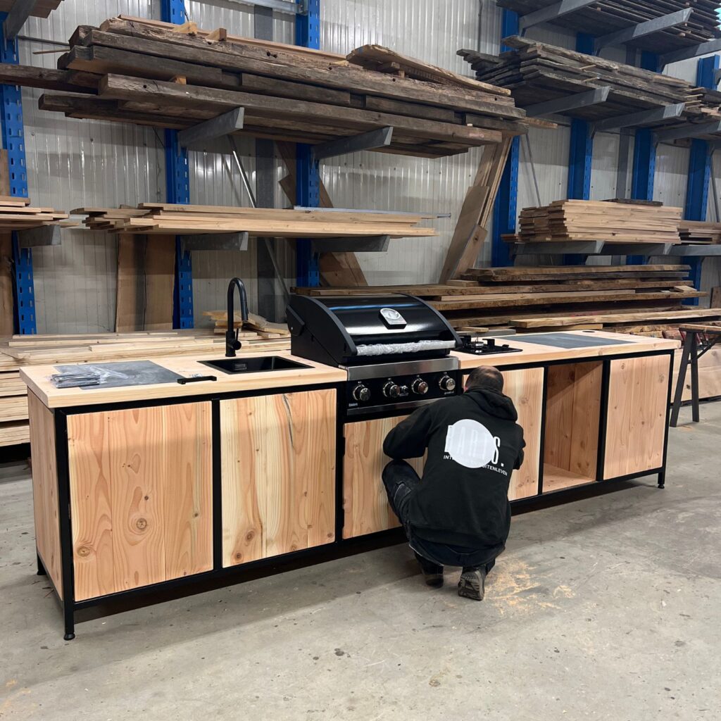 Luxe Douglas buitenkeuken op maat van 350 cm Luxe Douglas buitenkeuken op maat van 350 cm