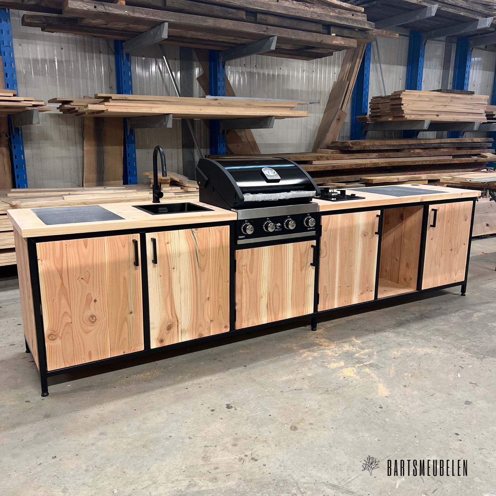 Luxe buitenkeuken op maat van 350 cm Luxe buitenkeuken op maat van 350 cm