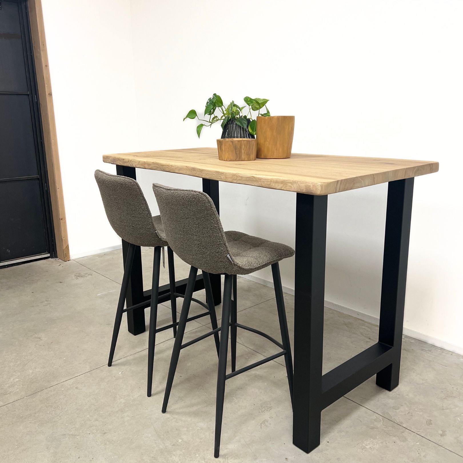Boomstam Bartafel eiken en staal Boomstam Bartafel eiken en staal