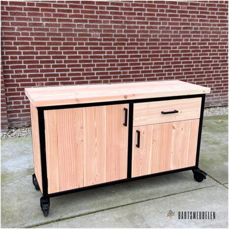 Douglas tuinkast met stalen frame op wielen