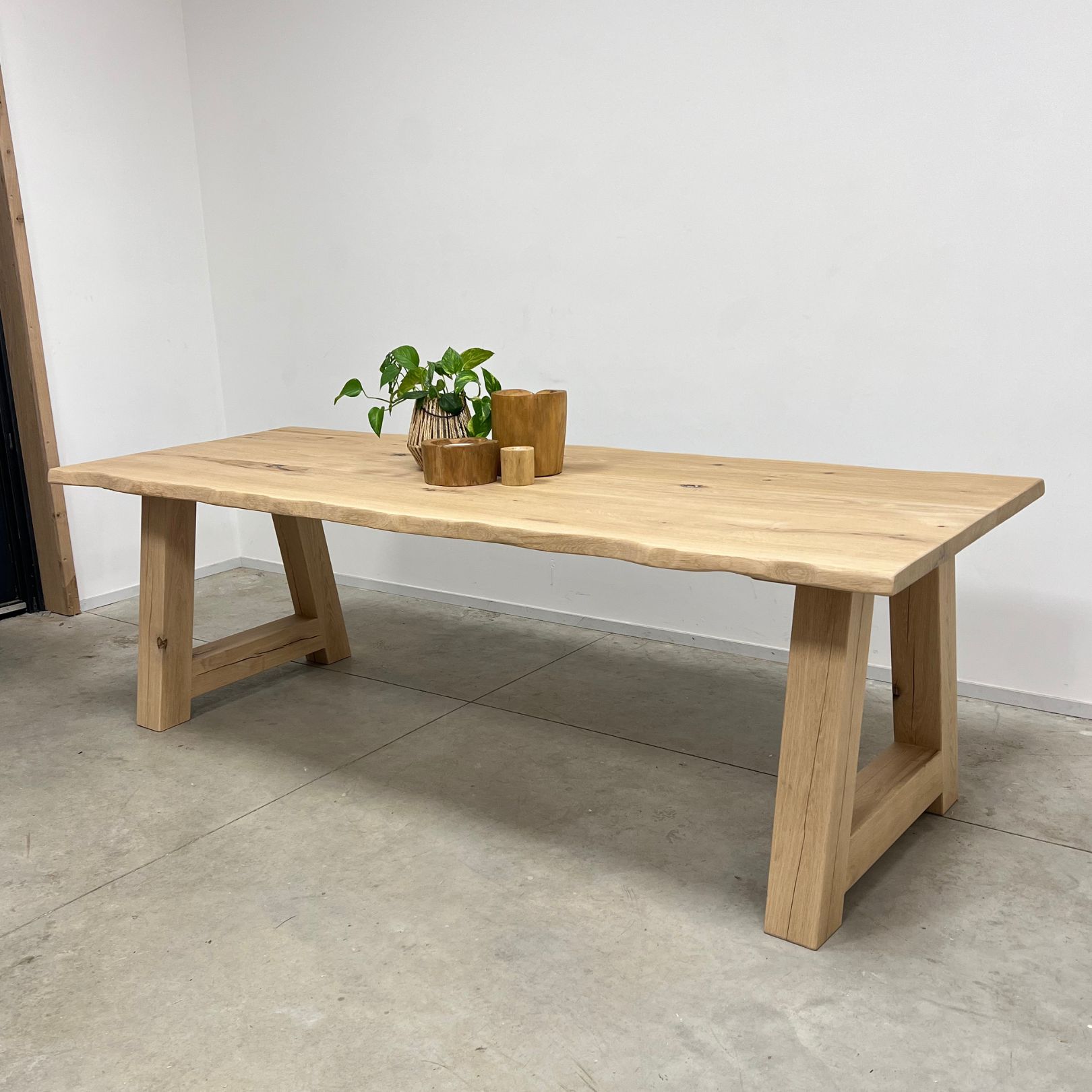 boomstam eettafel eiken met A poot boomstam eettafel eiken met A poot