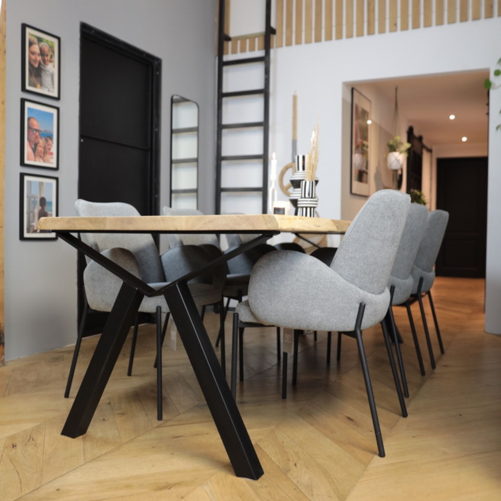 Boomstam eettafel met M poot Milo Boomstam eettafel met M-poot Milo