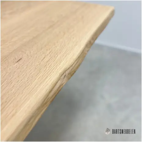 Boomstamtafel met matrix poot Diaz met natuurlijke boomrand