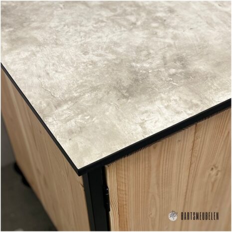 Buitenkeuken met opbergkast en HPL blad Beige blad details