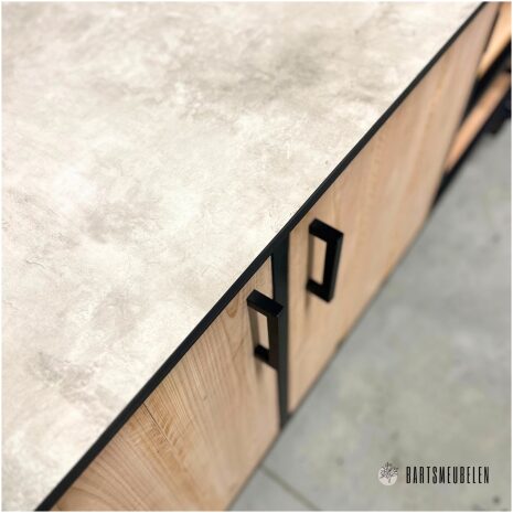 Buitenkeuken met opbergkast en HPL blad Beige details blad