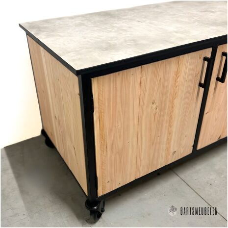 Buitenkeuken met opbergkast en HPL blad Beige met ruime opbergruimte