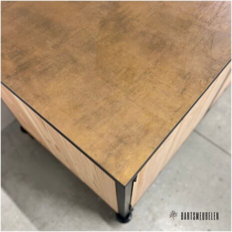 Buitenkeuken met opbergkast en HPL blad Koper blad