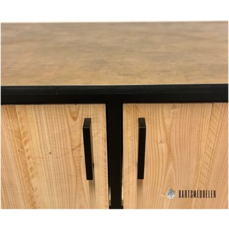 Buitenkeuken met opbergkast en HPL blad Koper details blad