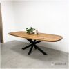 Deens ovaal eettafel met zwarte matrix poot Cheery