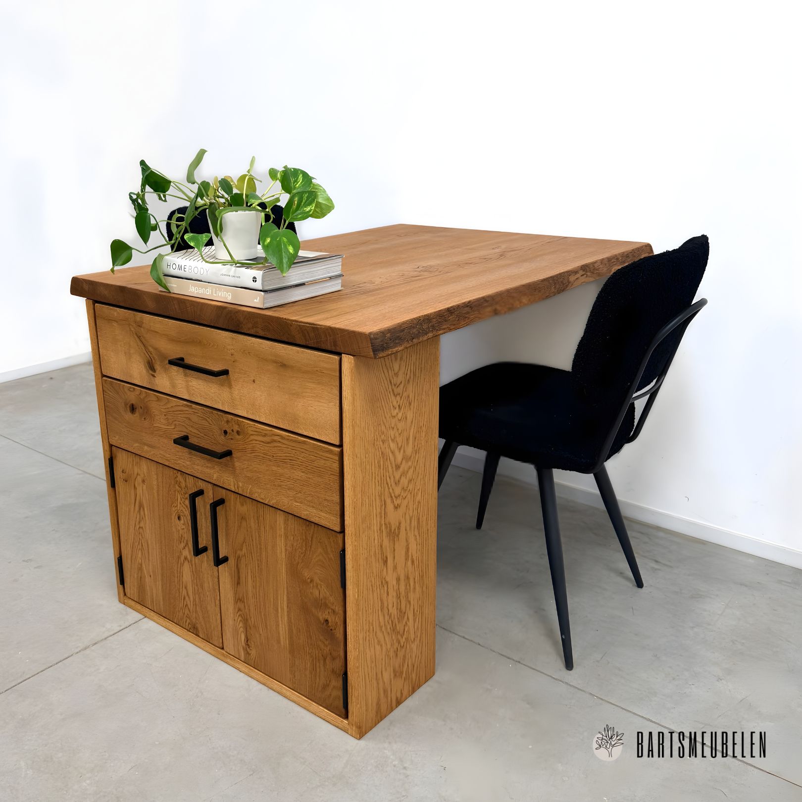 Eiken boomstam eettafel met ladekast Oslo Eiken boomstam eettafel met ladekast Oslo