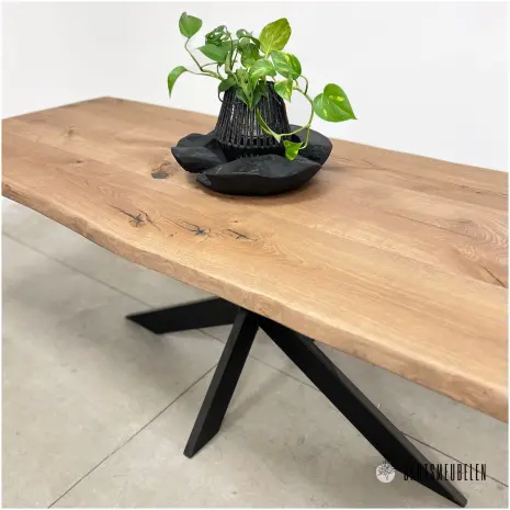 Eiken boomstam eettafel met matrix poot Grace