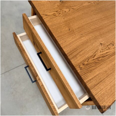 Eiken eettafel Oslo met twee lade en kast met veel opbergruimte