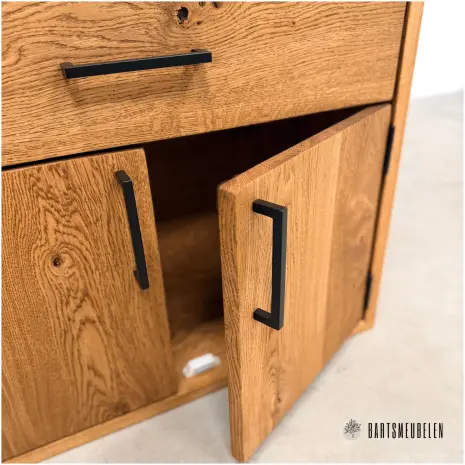Eiken eettafel Oslo met twee lade en opbergkast