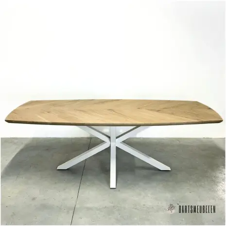Eiken eettafel deens ovaal met hongaarse punt Beau