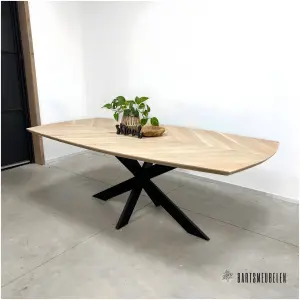 Eiken eettafel deens ovaal met hongaarse punt Ella