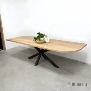 Eiken tafel met rond en rechte randen Jara