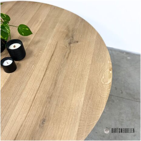 Eiken tafel rond met verjongde rand Yura blad details